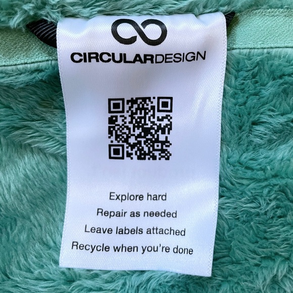 The North Face Women’s Osito Jacket In Wasabi - Picture 9 of 10